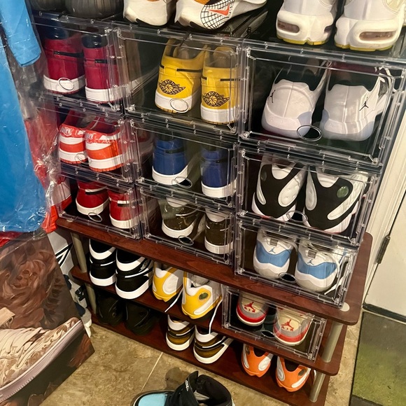 Like NEW Nike Air Jordan Retro size 9. A beautiful sneaker on & off the court🏀🏀 - Picture 7 of 13